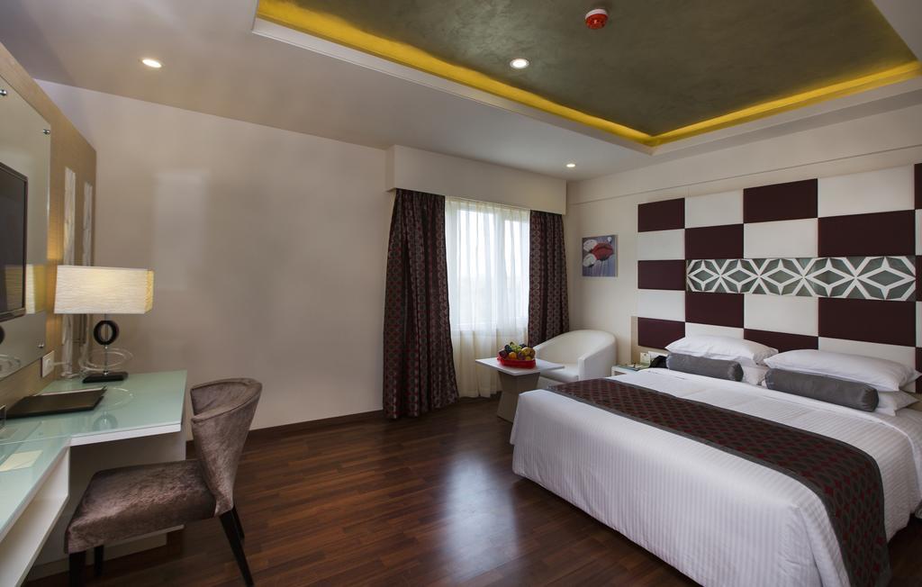 The President Hotel Hubli Room photo